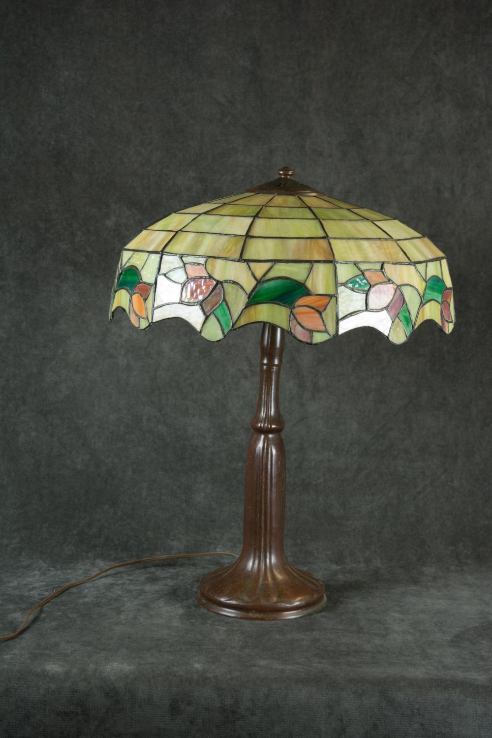 VINTAGE HANDEL TABLE LAMPVINTAGE HANDEL