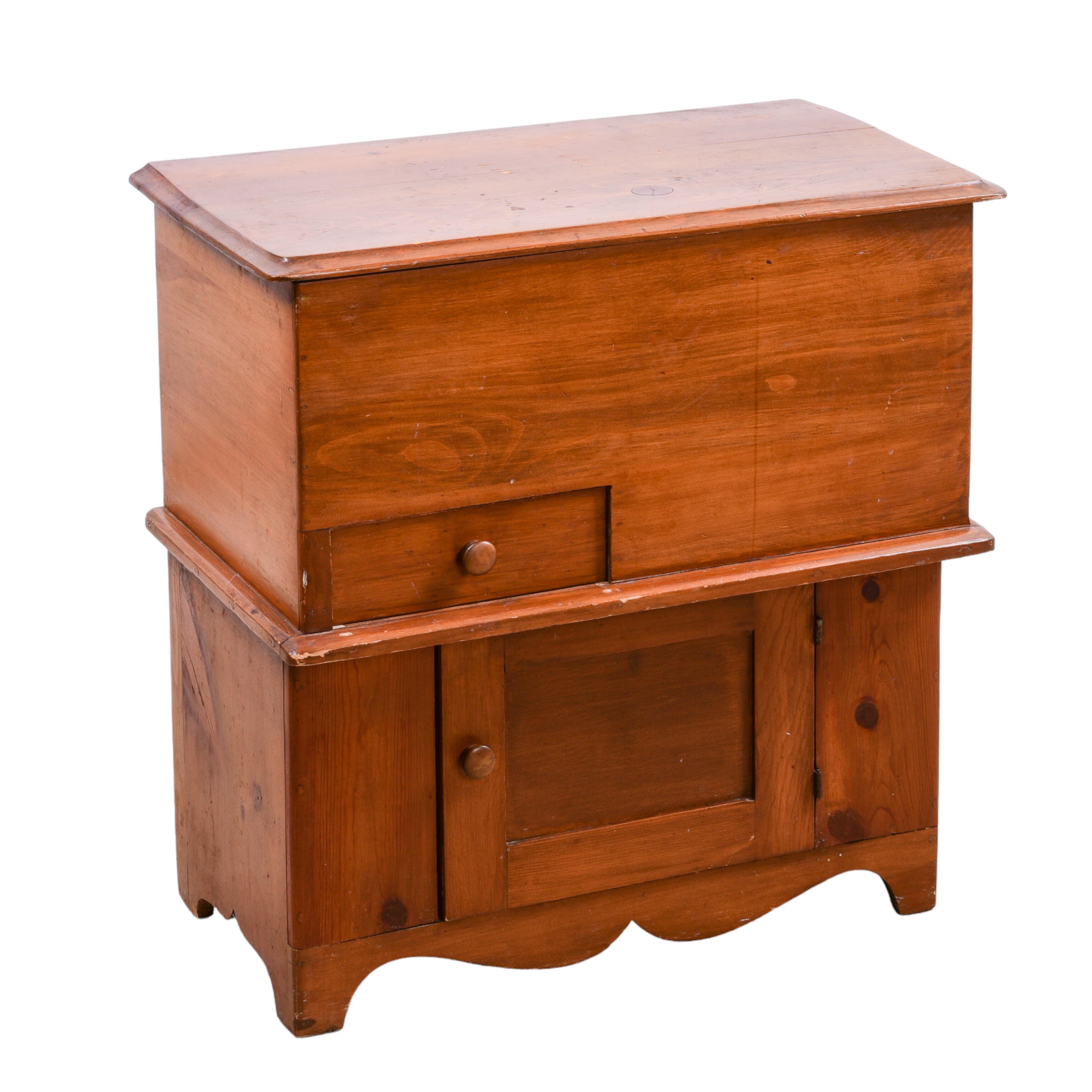 Pine chest, top with lift lid with