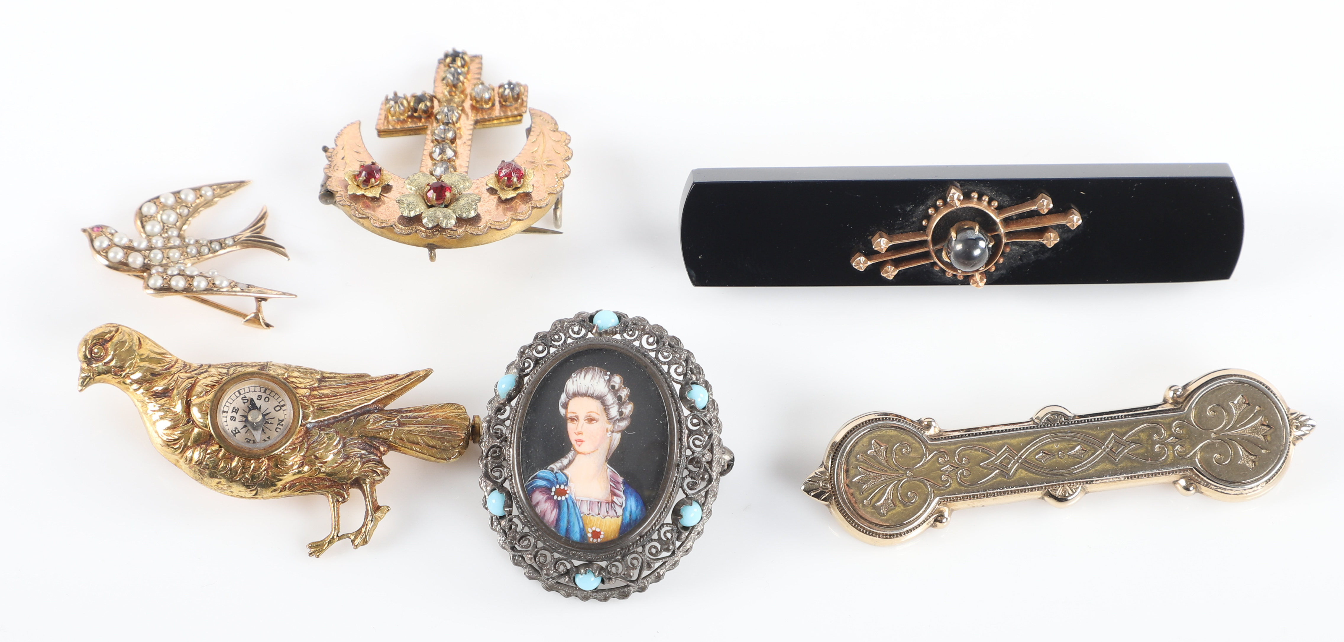 (6) Victorian brooches to include