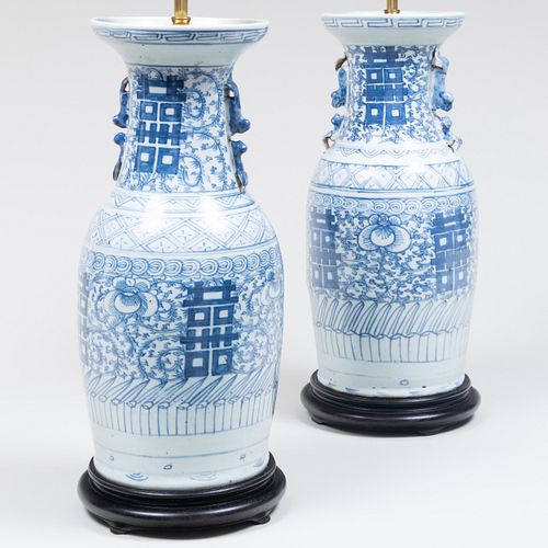 PAIR OF CHINESE BLUE AND WHITE 3caa2d