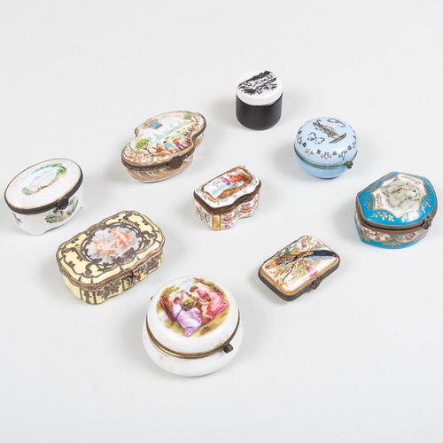 GROUP OF NINE PORCELAIN SNUFF BOXESComprising A 3caa83