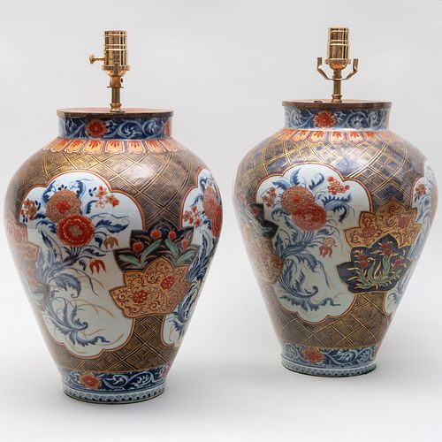 PAIR OF JAPANESE IMARI PORCELAIN 3cabc4