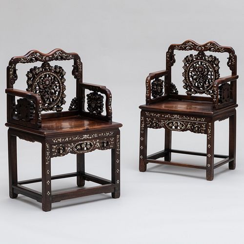 PAIR OF CHINESE INLAID MOTHER OF PEARL 3cad38