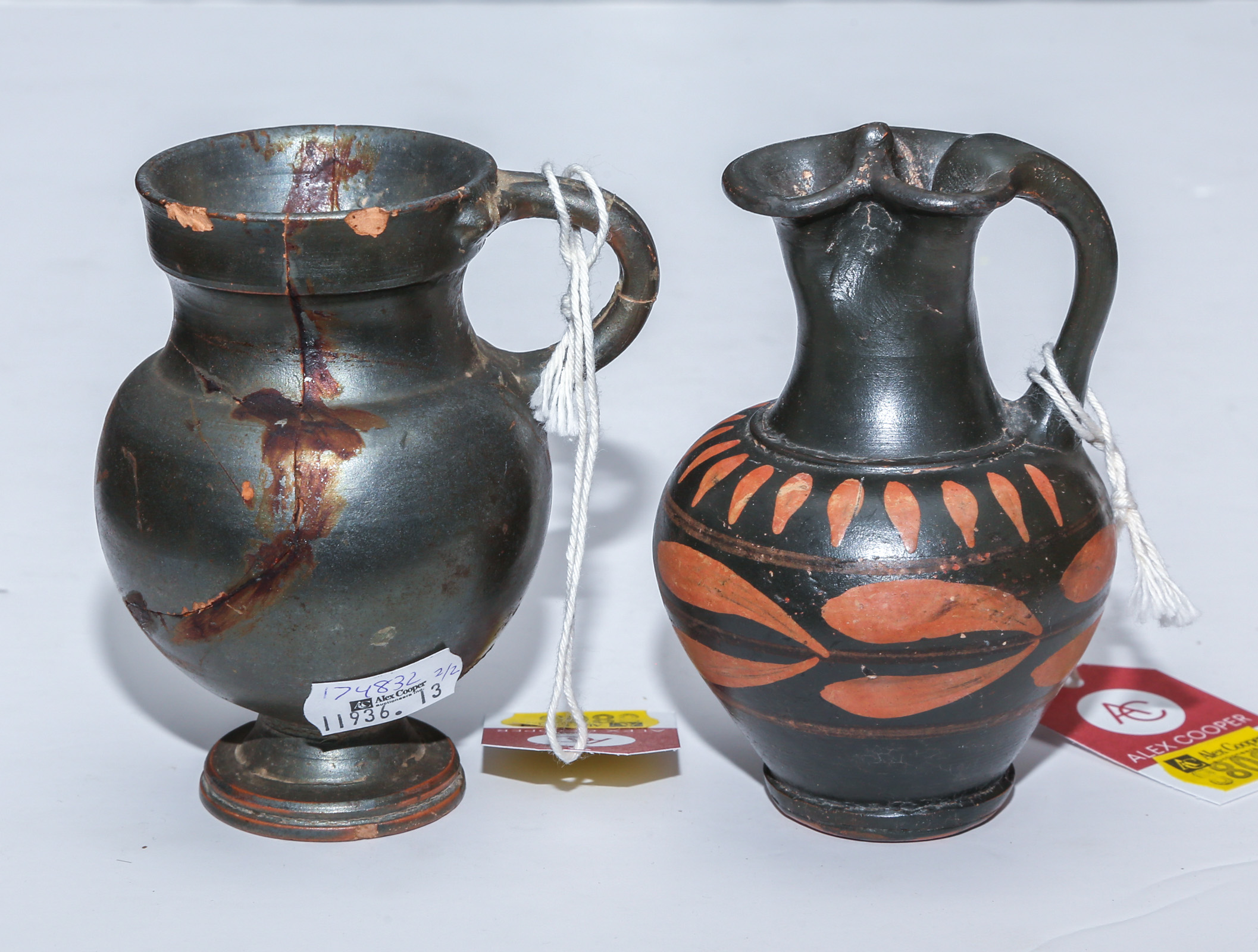 TWO ANCIENT GREEK PAINTED OINOCHOE 3cb007