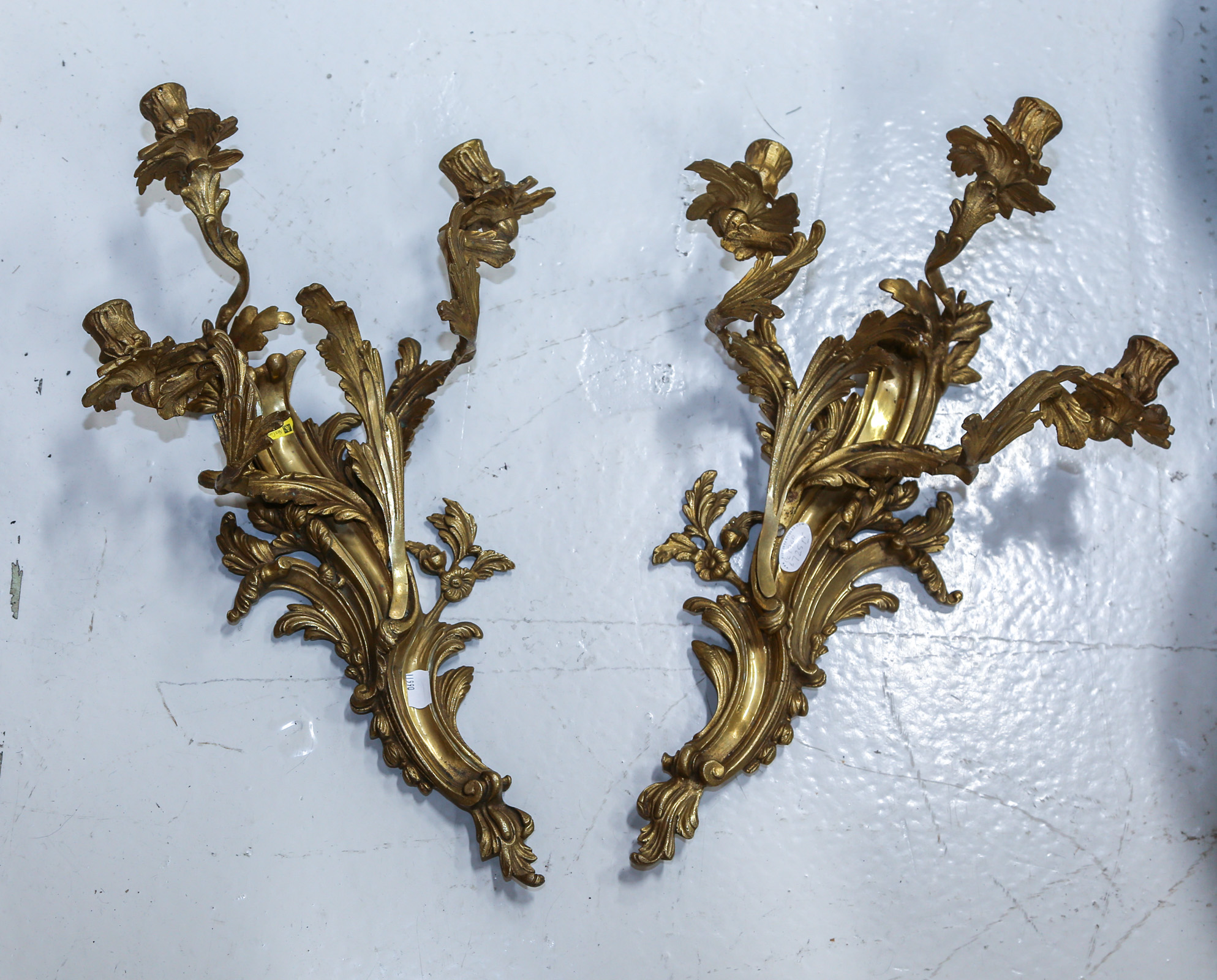 A PAIR OF ROCOCO GILT BRONZE CANDLE 3cb22d