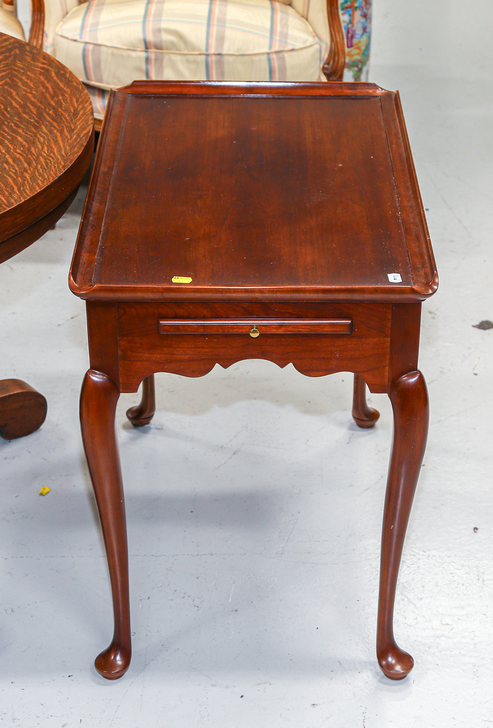 QUEEN ANNE STYLE CHERRY END TABLE 3cb24a