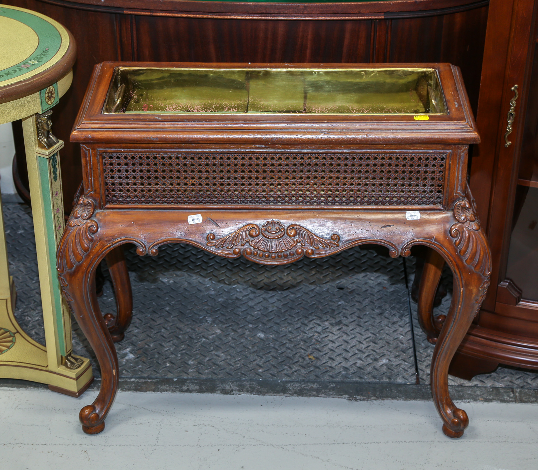 A CHIPPENDALE STYLE MAHOGANY FERN 3cb277