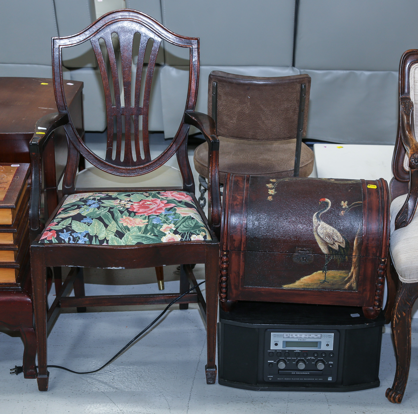 A FEDERAL STYLE CHAIR PAINTED 3cb28f