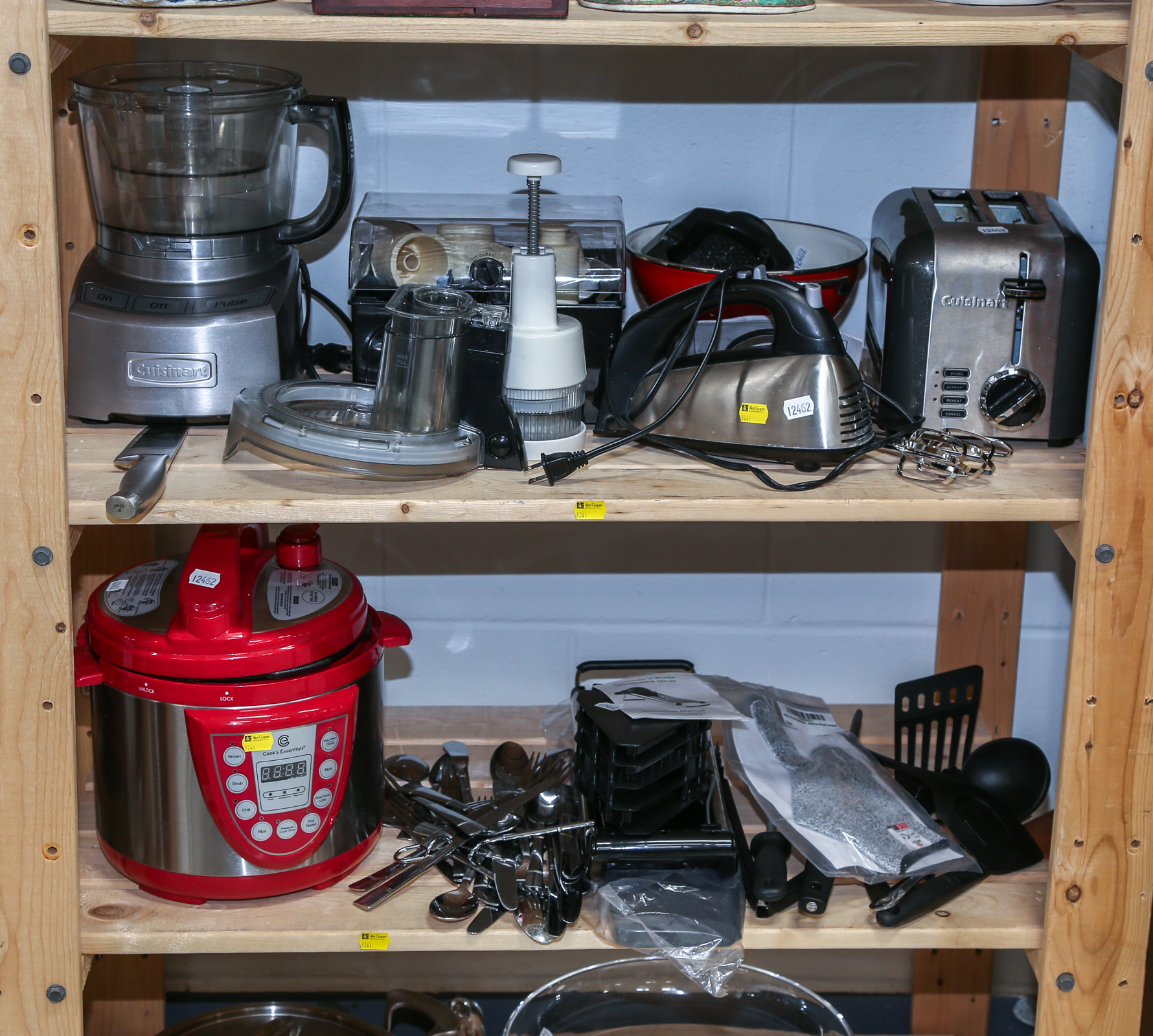 ASSORTMENT OF KITCHENWARE Including