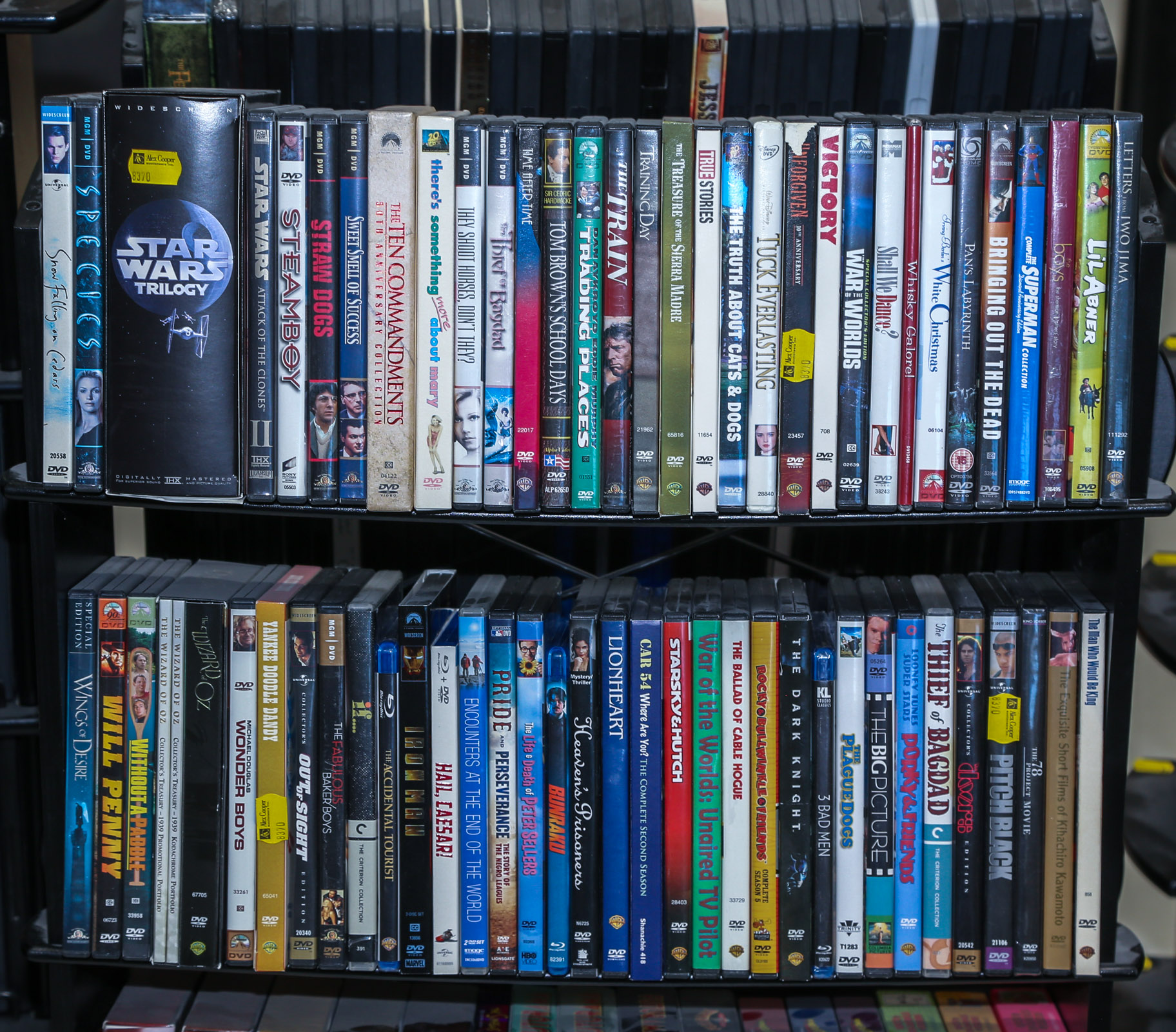 TWO SHELVES OF ASSORTED BLU RAYS 3cb34d