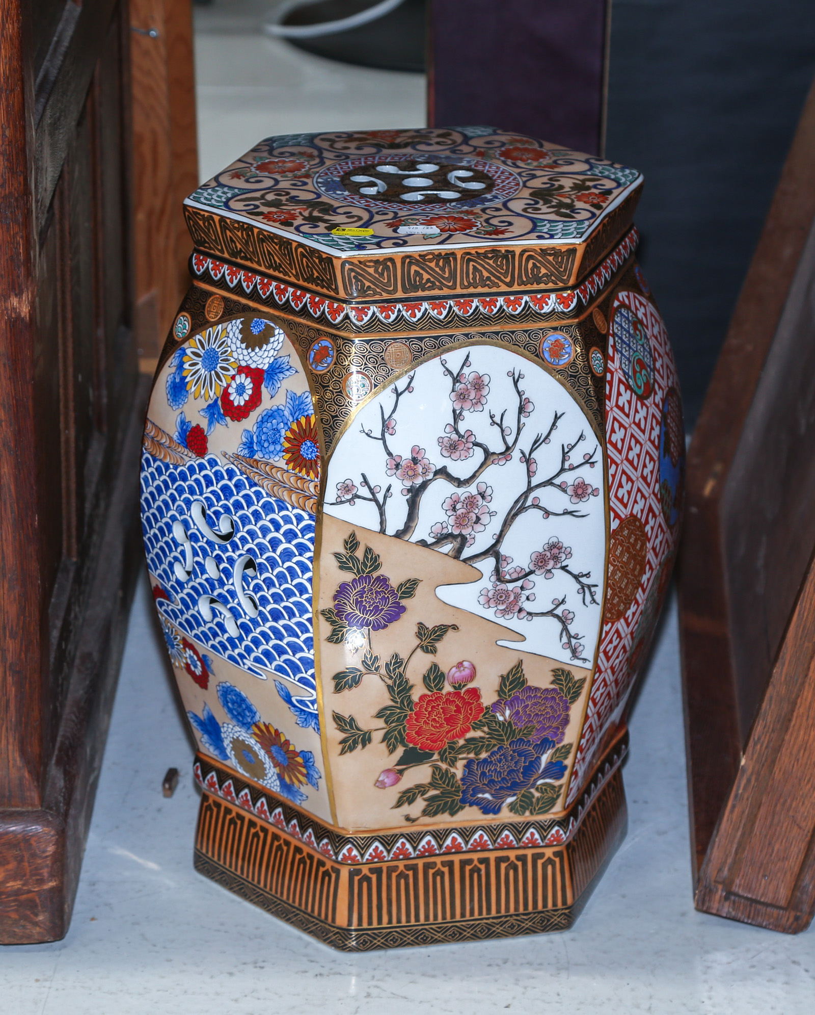 A CHINESE IMARI STYLE GARDEN SEAT