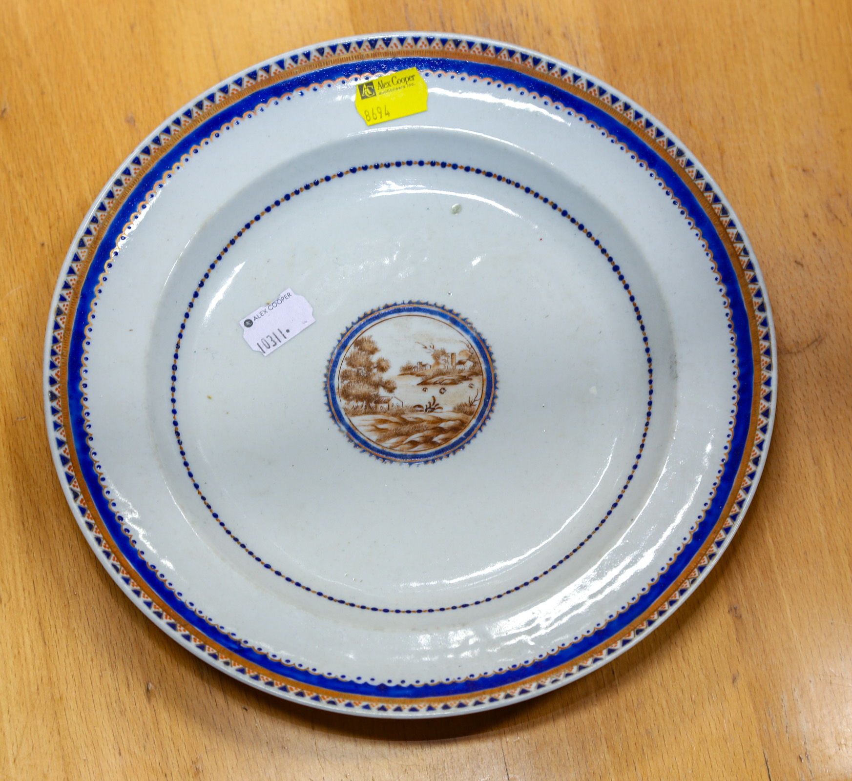 CHINESE EXPORT PORCELAIN PLATE