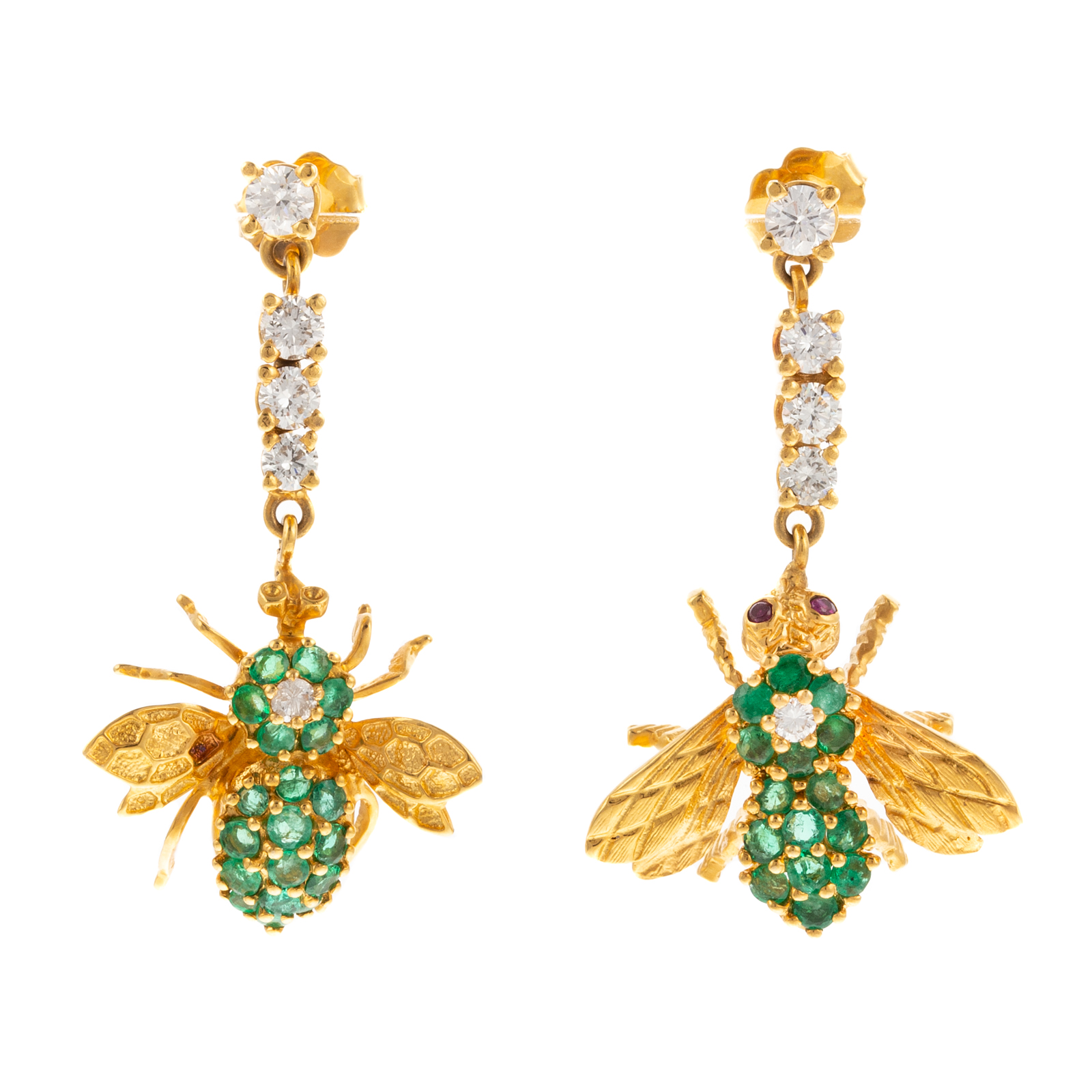 A PAIR OF DANGLE EMERALD BEE EARRINGS 3cb514