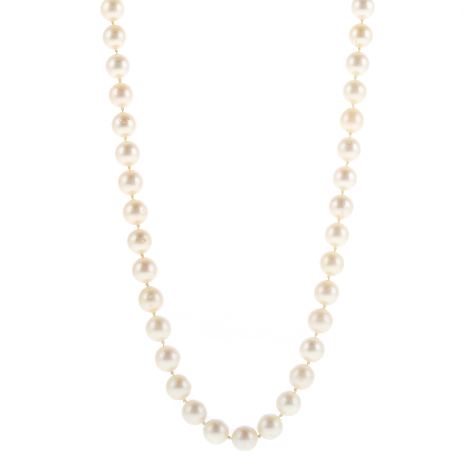 A STRAND OF CULTURED PEARLS WITH