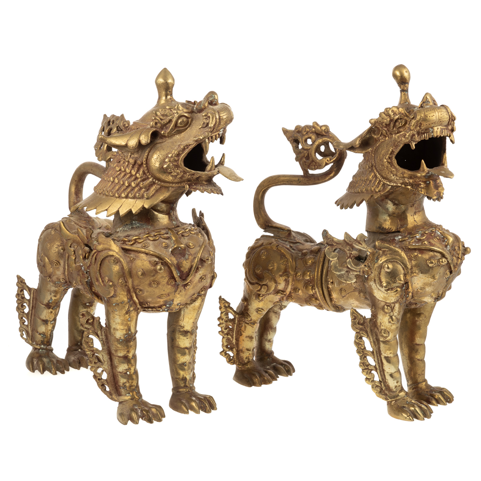 A PAIR OF CHINESE CAST BRONZE DRAGONS