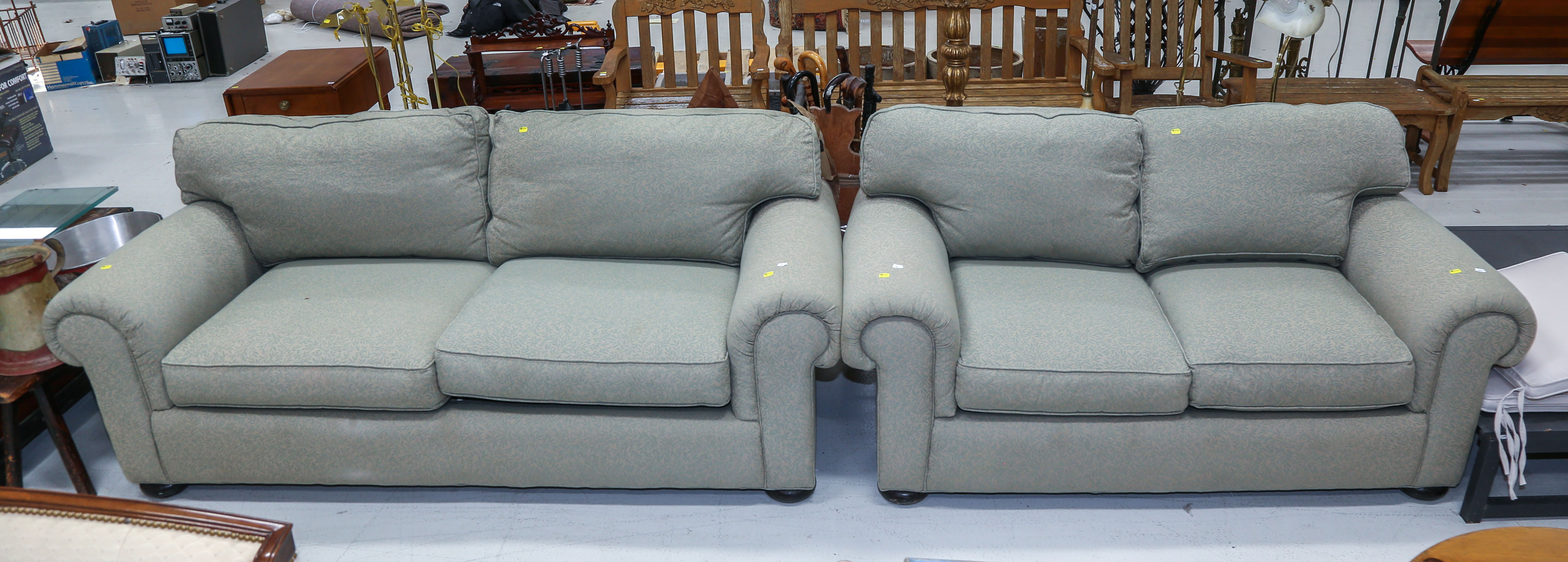 A PAIR OF LEE INDUSTRIES SOFAS 3cb768