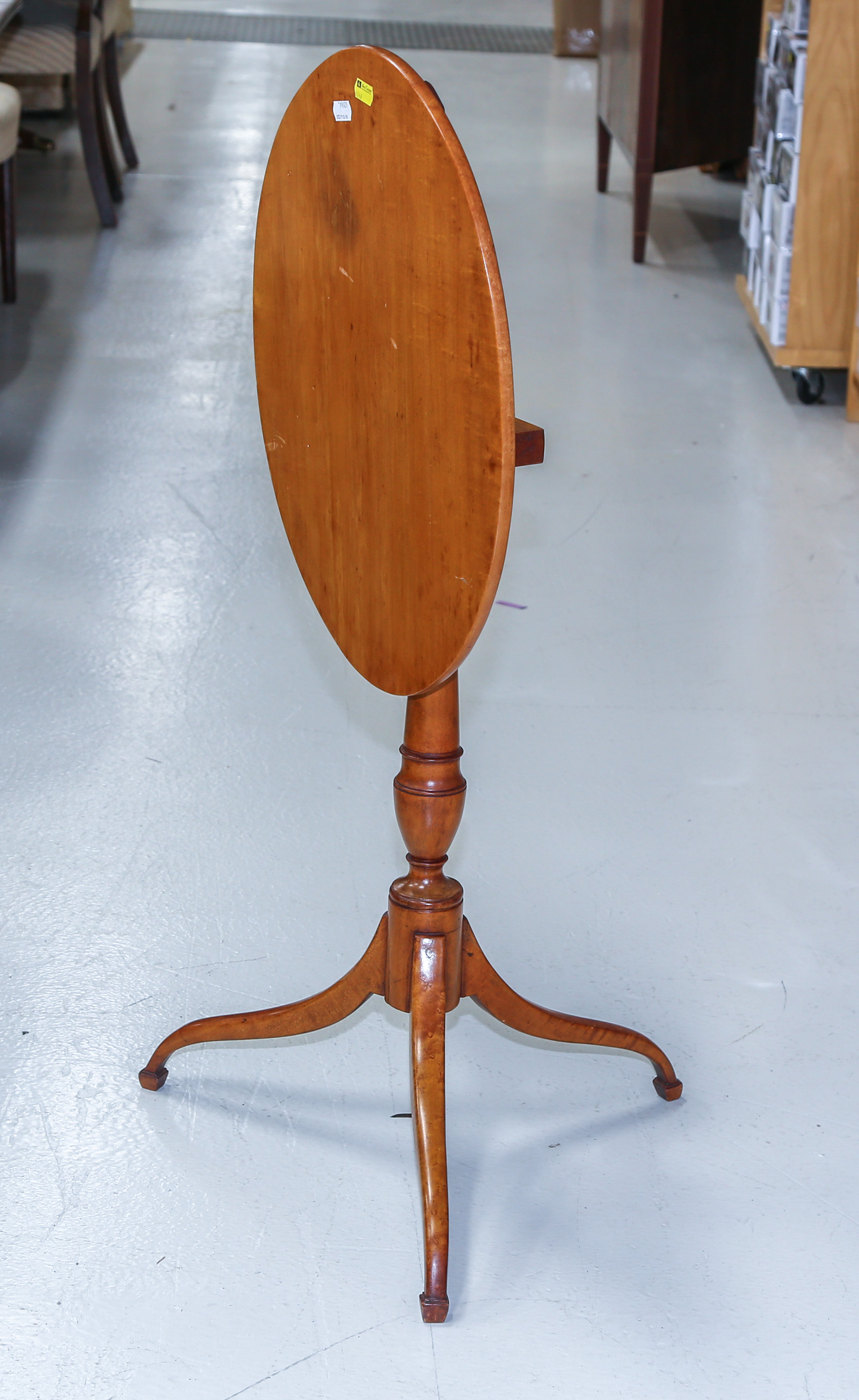 AMERICAN VERNACULAR STYLE TILT TOP 3cb786