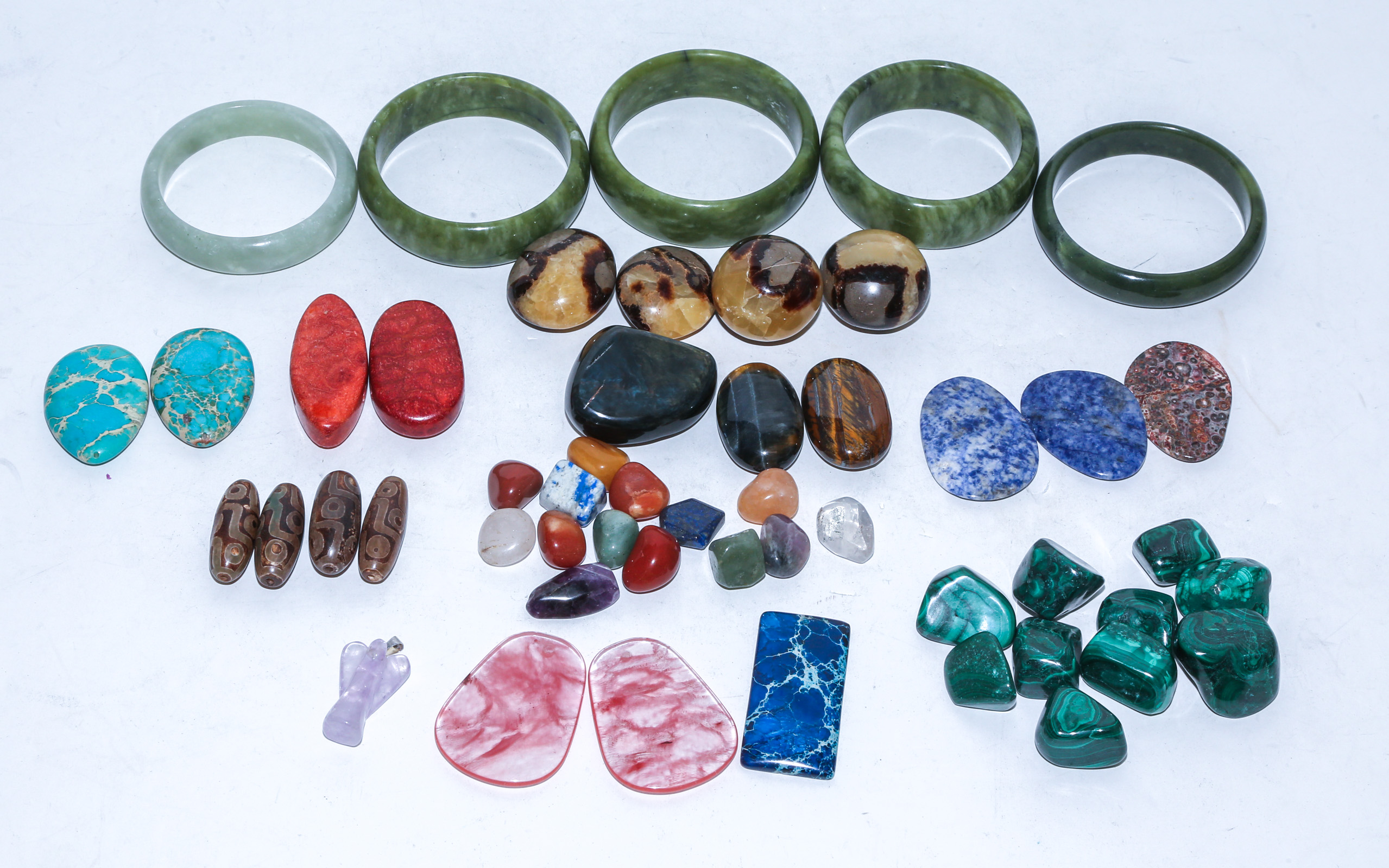 GROUP OF HARDSTONE JEWELRY Including 3cb7da