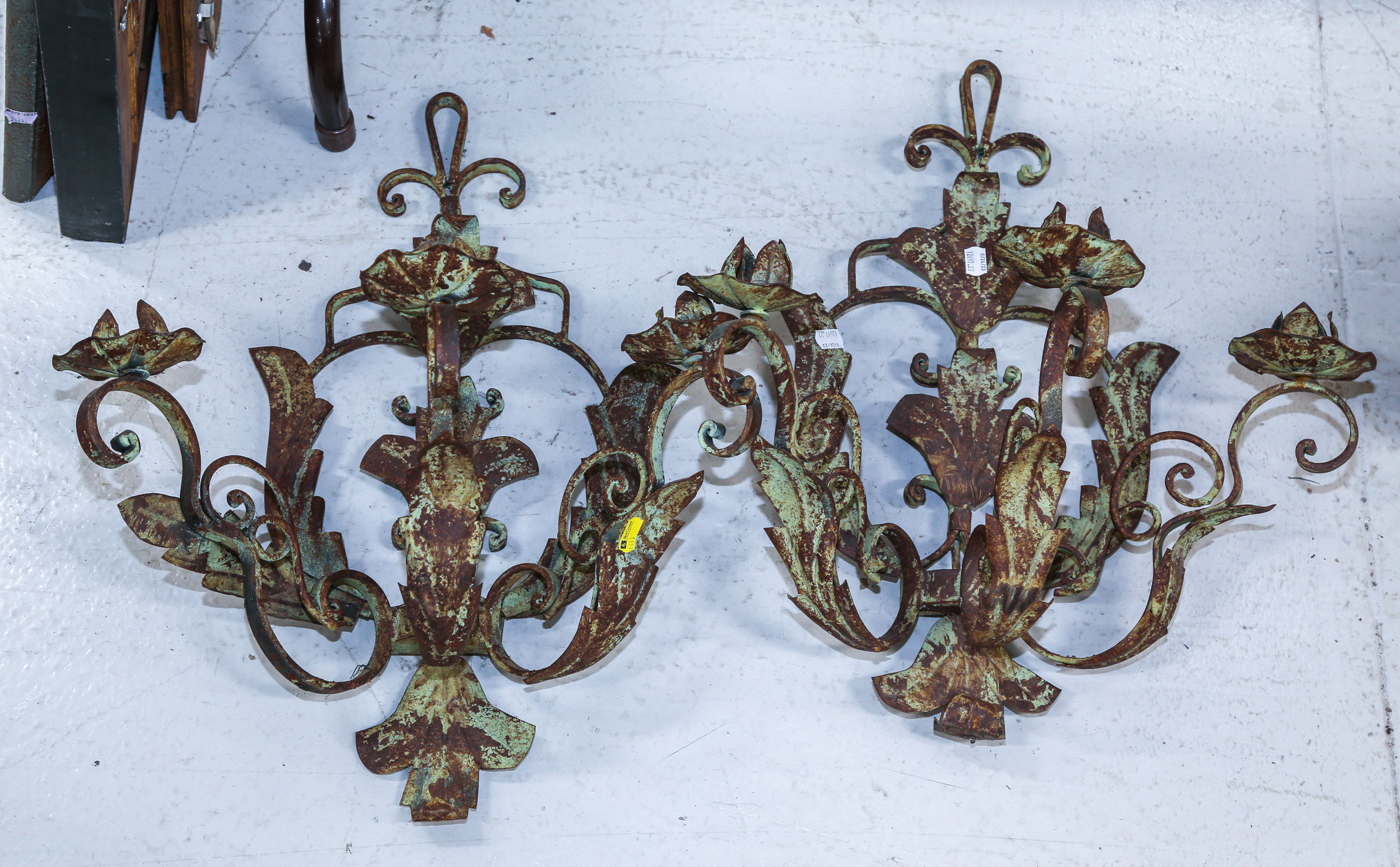 A PAIR OF WROUGHT IRON WALL MOUNT 3cb8a0