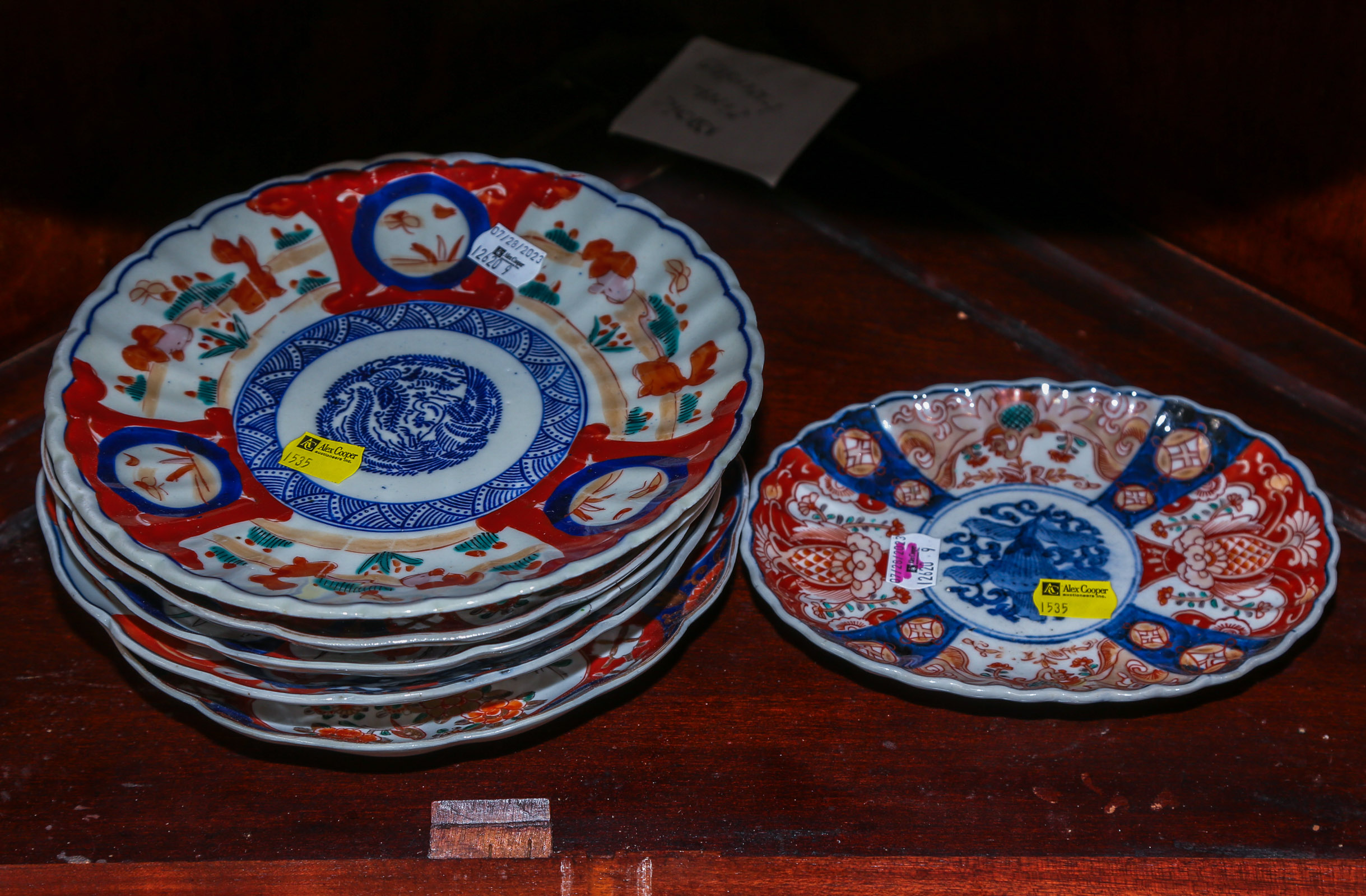 GROUP OF JAPANESE IMARI PORCELAIN