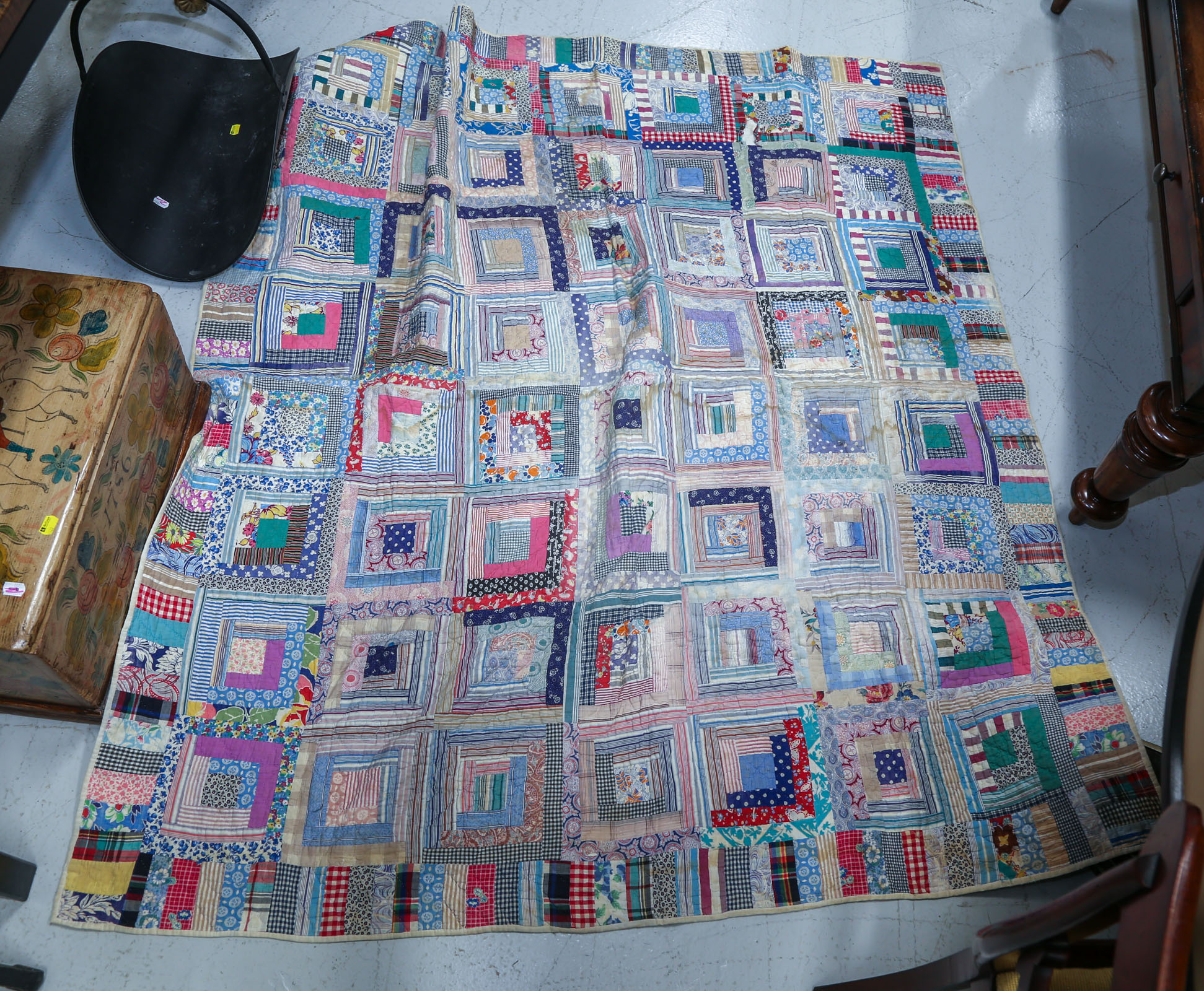 PIECED COTTON LOG CABIN QUILT With