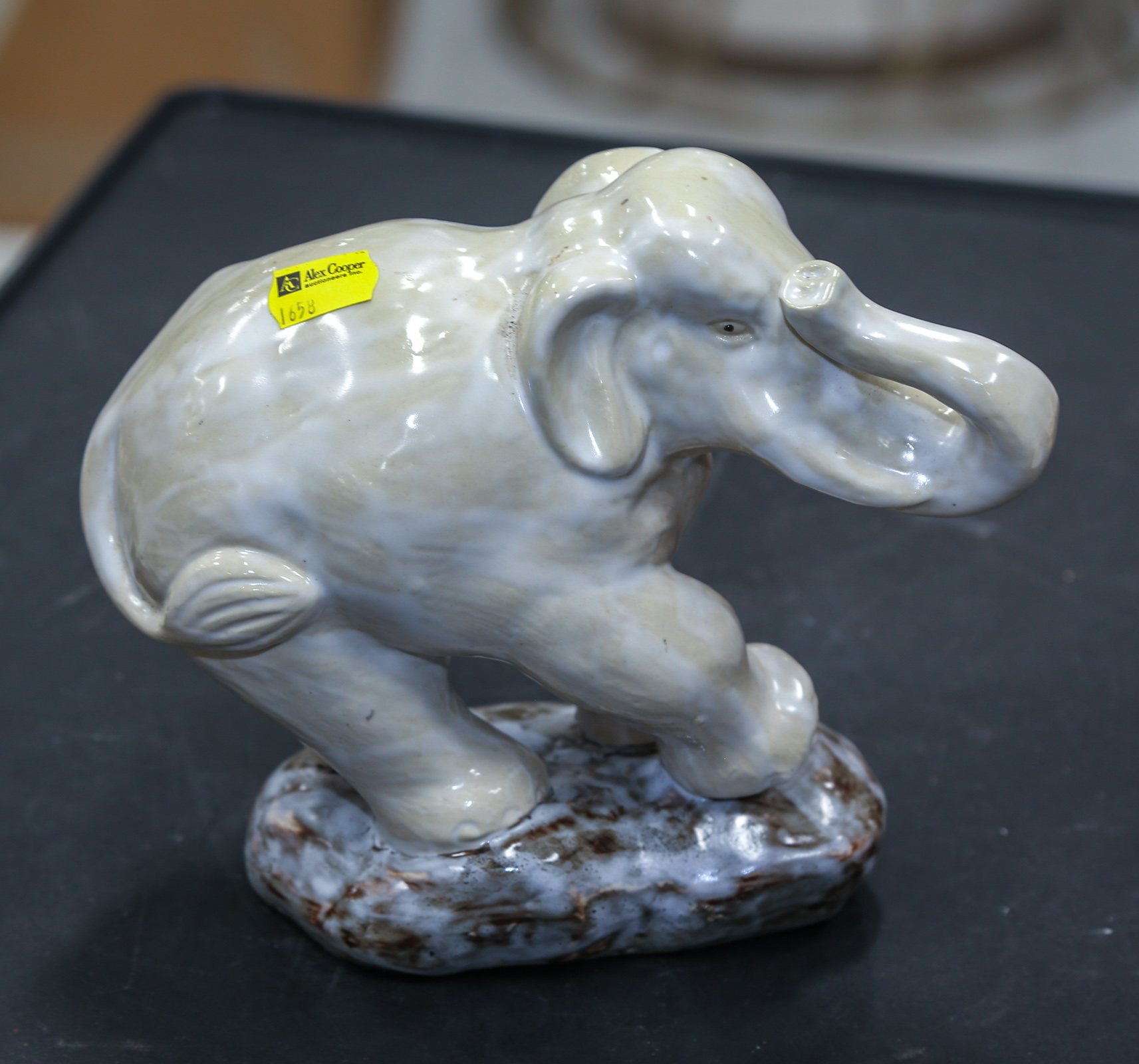 JAPANESE PAINTED POTTERY ELEPHANT 3cb982