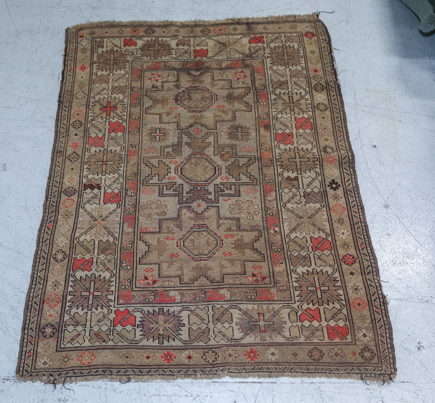 AN ANTIQUE CAUCASIAN RUG 4 11 3cb9f0