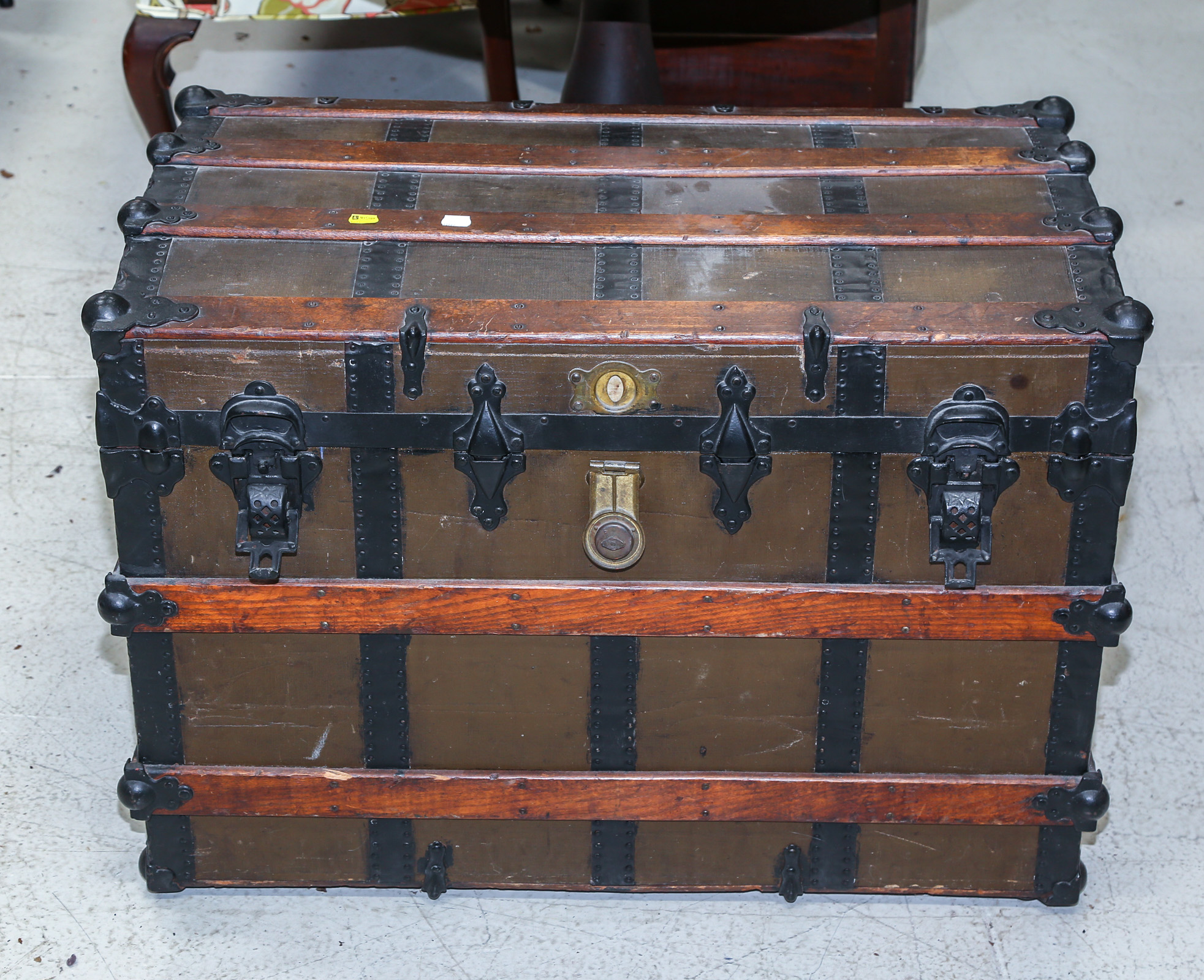 ANTIQUE STEAMER TRUNK Early 20th