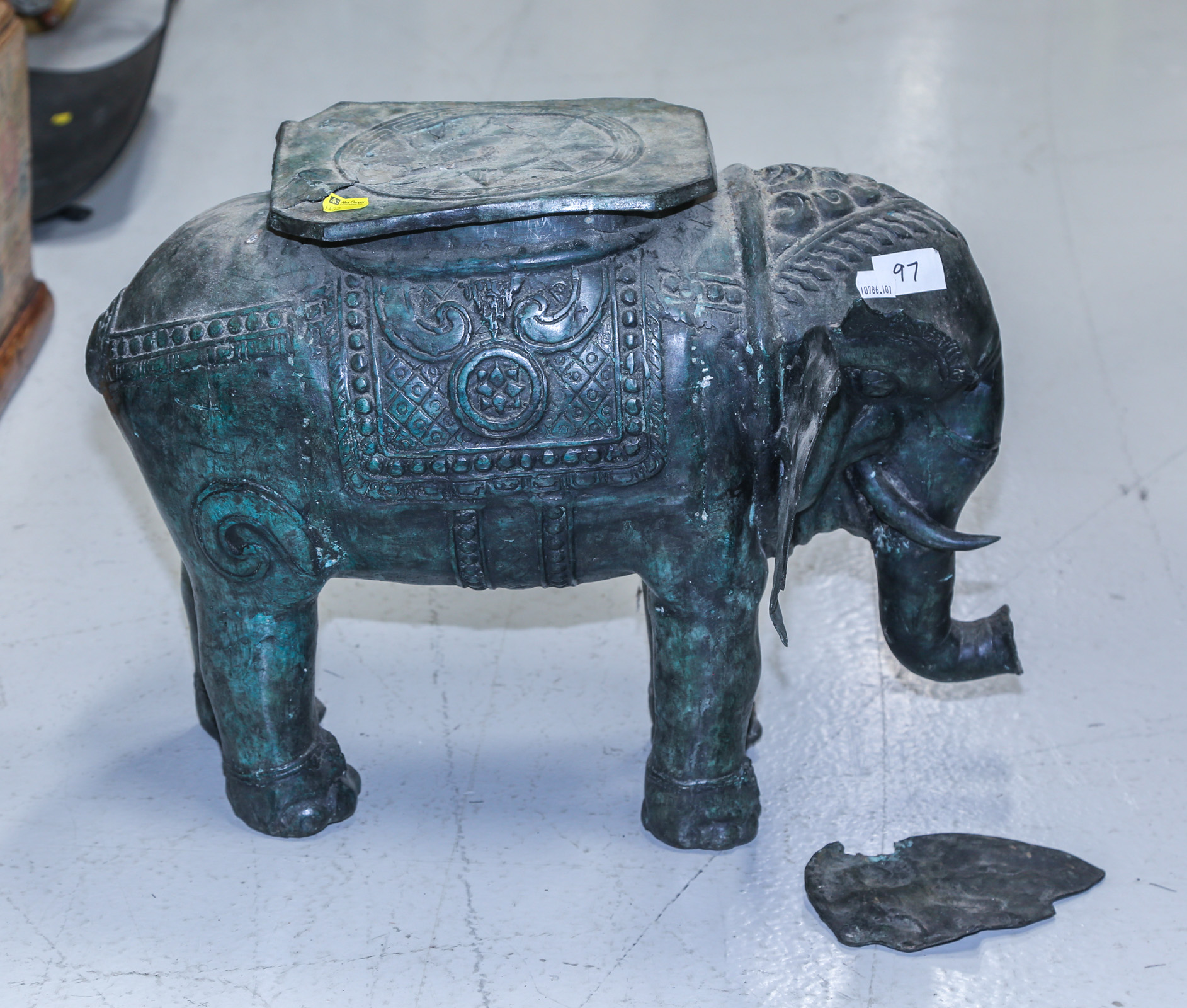 SOUTH EAST ASIAN COPPER ALLOY ELEPHANT 3cba27