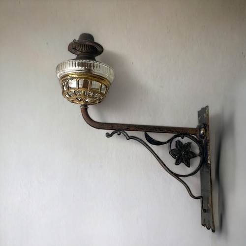 VICTORIAN OIL LANTERN WALL SCONCE  3c93ee