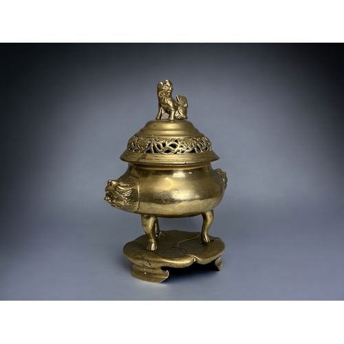 A Chinese polished bronze Tripod 3c943c