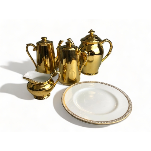 A COLLECTION OF GOLD LUSTRE TEA  3c94bc