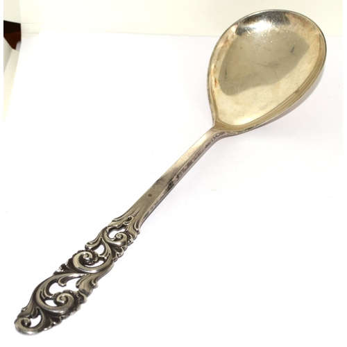 Silver embossed handle serving