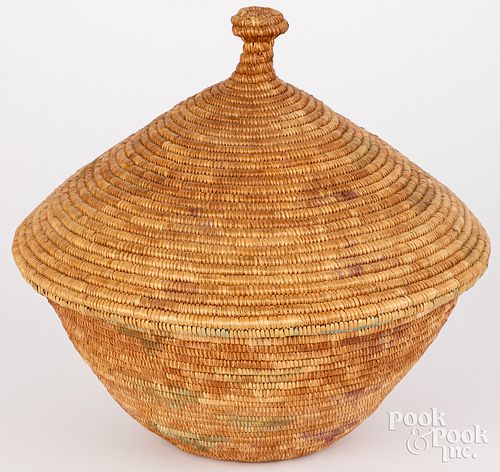 YUPIK INDIAN SEA GRASS LIDDED BASKETYupik