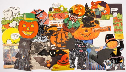 GROUP OF VINTAGE HALLOWEEN DECORATIONSGroup 3c9988