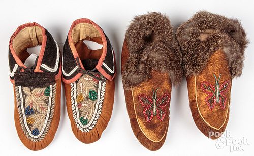 NATIVE AMERICAN INDIAN BEADED MOCCASINSTwo 3c99a8