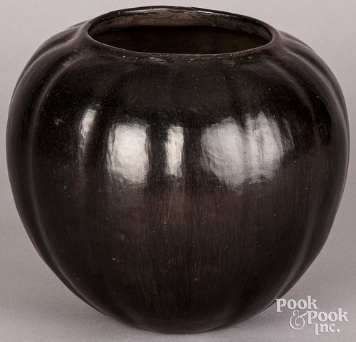 SANTA CLARA PUEBLO INDIAN BLACKWARE 3c99b4