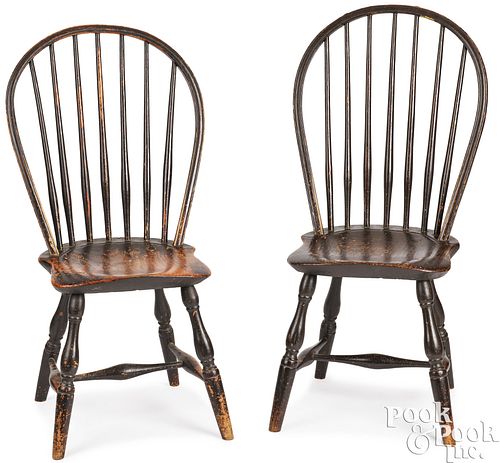 PAIR OF BOWBACK WINDSOR SIDE CHAIRS,