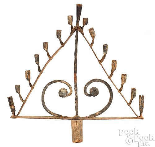 WROUGHT IRON TRIANGULAR SHAPED 3ca027