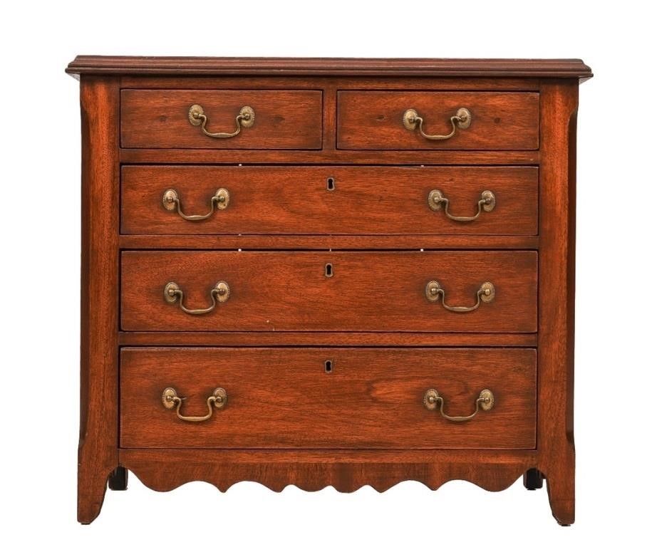 Childs mahogany chest of drawers 3ca213