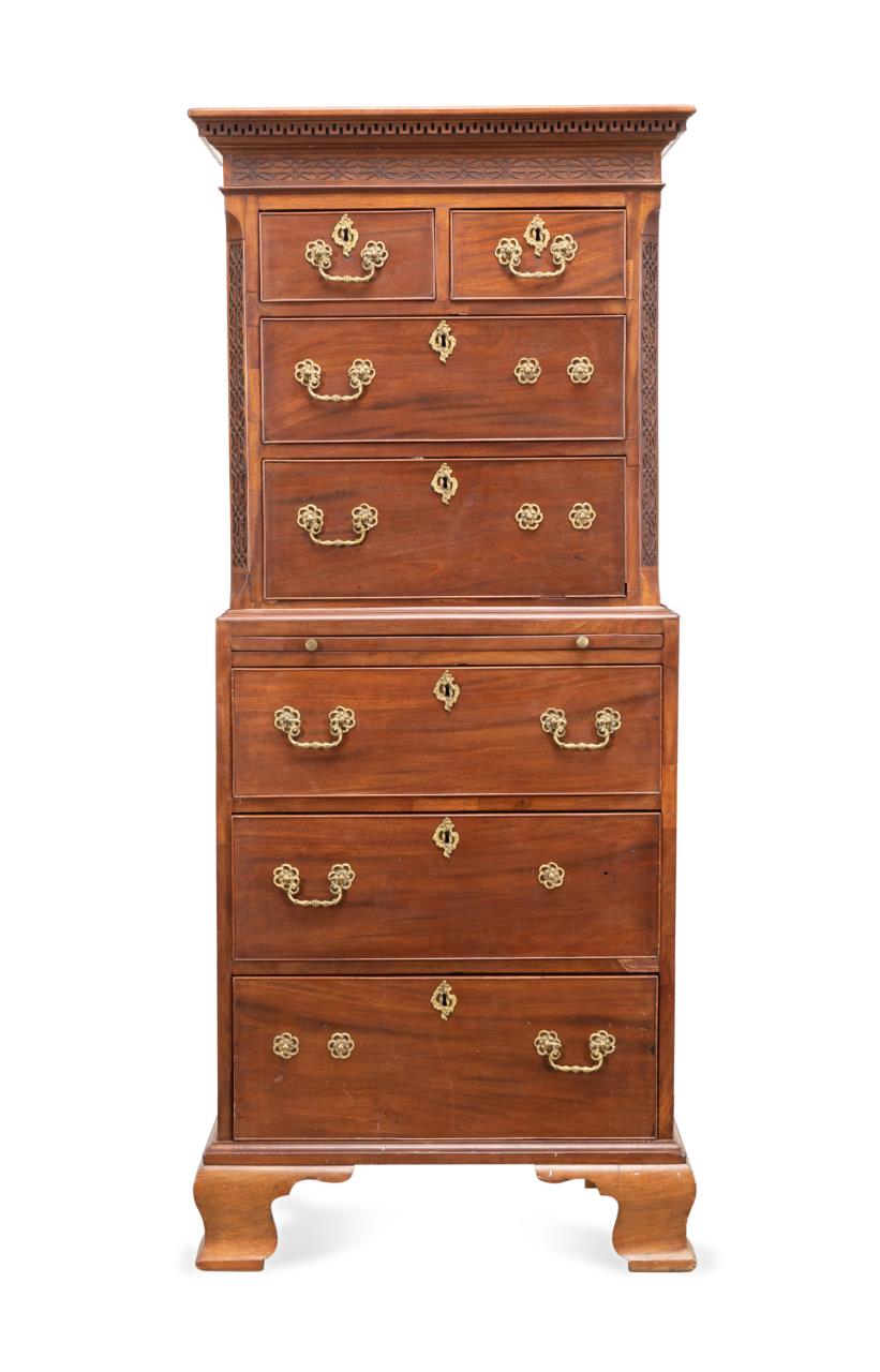 CHIPPENDALE STYLE MAHOGANY CHEST 3cd263