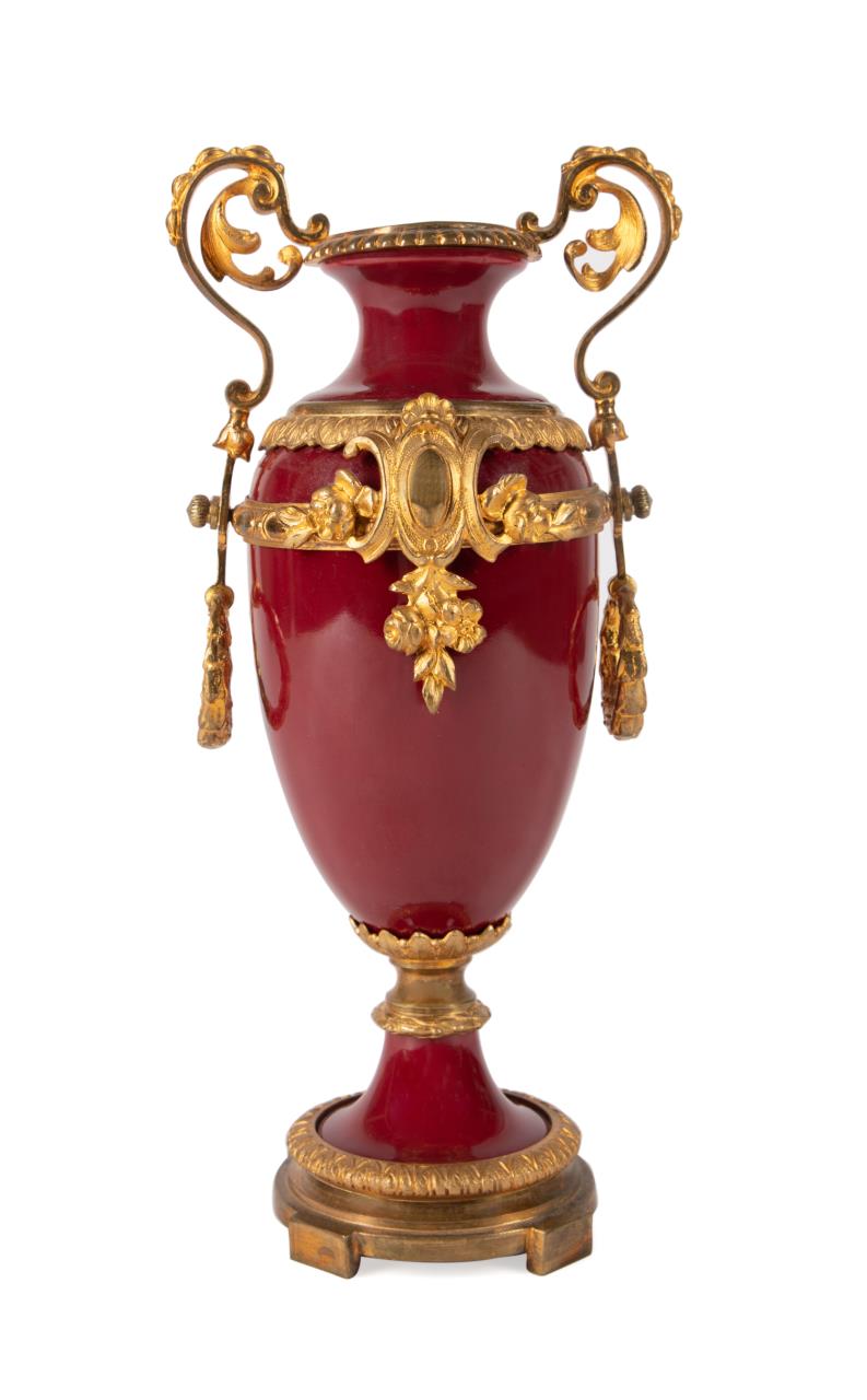 FRENCH ORMOLU MOUNTED OXBLOOD VASE  3cd34c