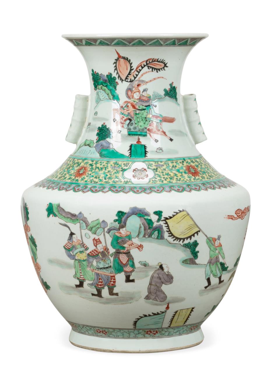 CHINESE FAMILLE VERTE VASE WITH 3cd395