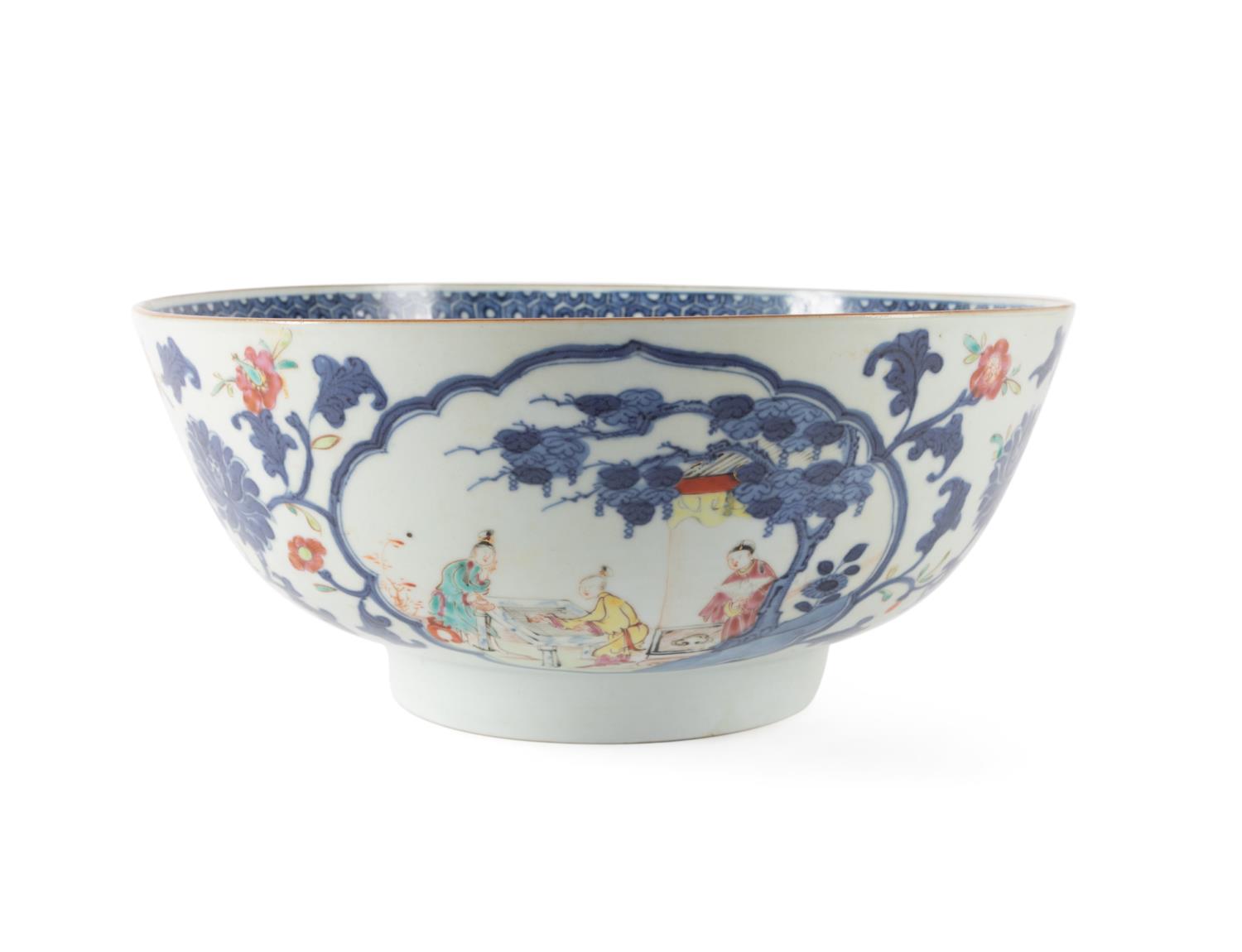 CHINESE EXPORT DOUCAI ENAMELED PUNCH