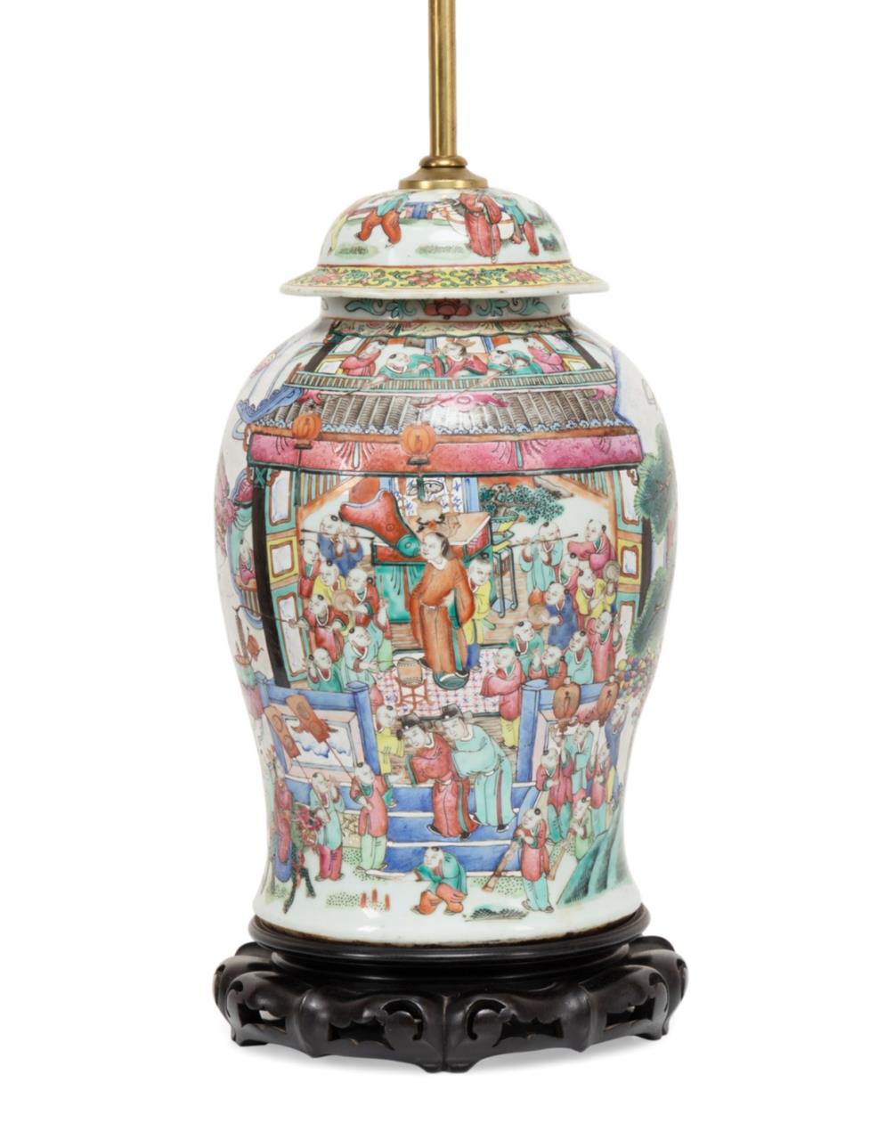 CHINESE FAMILLE ROSE TEMPLE JAR 3cd421