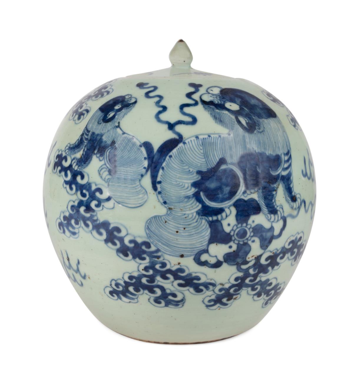 CHINESE BLUE WHITE CELADON LIDDED 3cd454