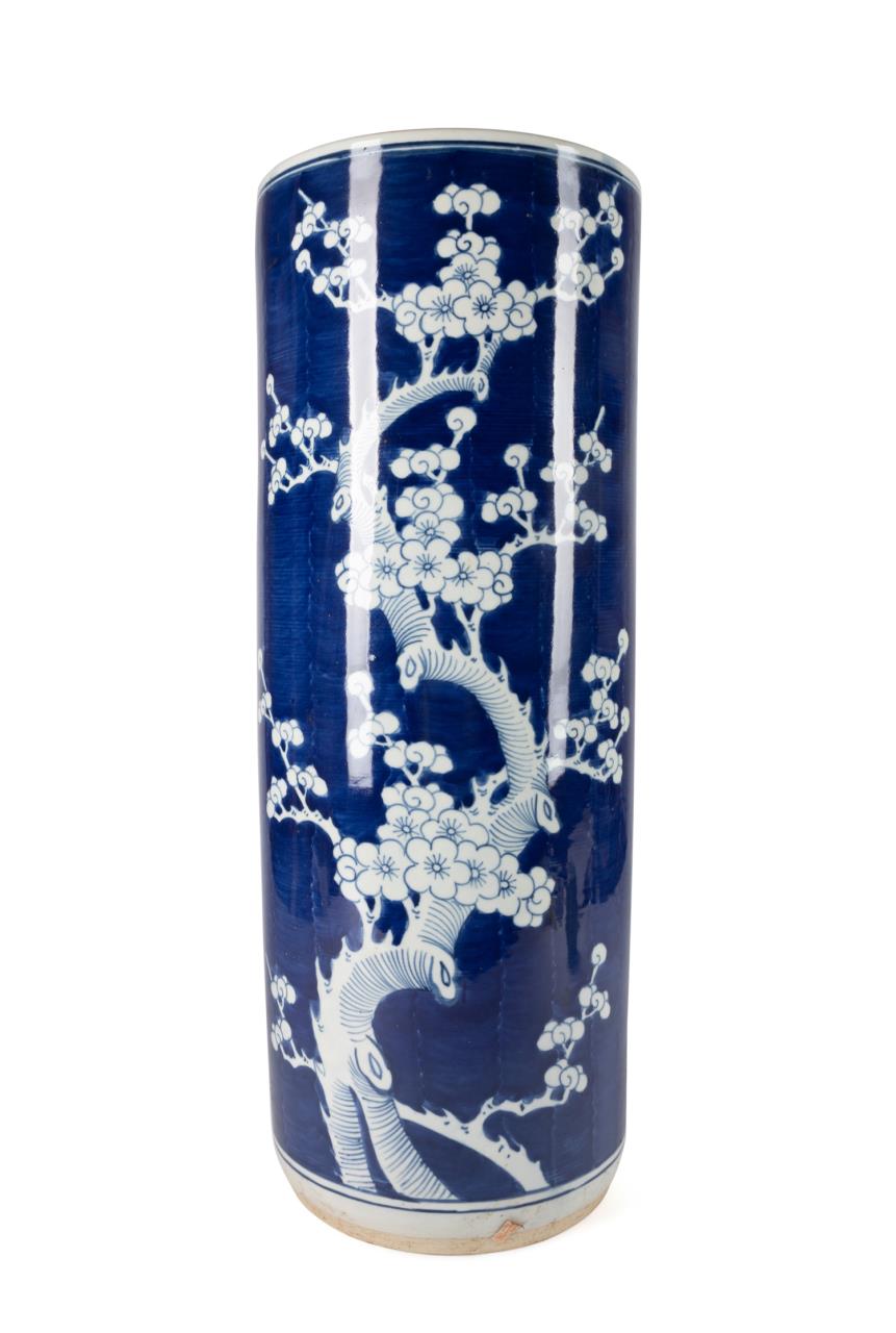 CHINESE BLUE WHITE FLORAL CYLINDER 3cd491