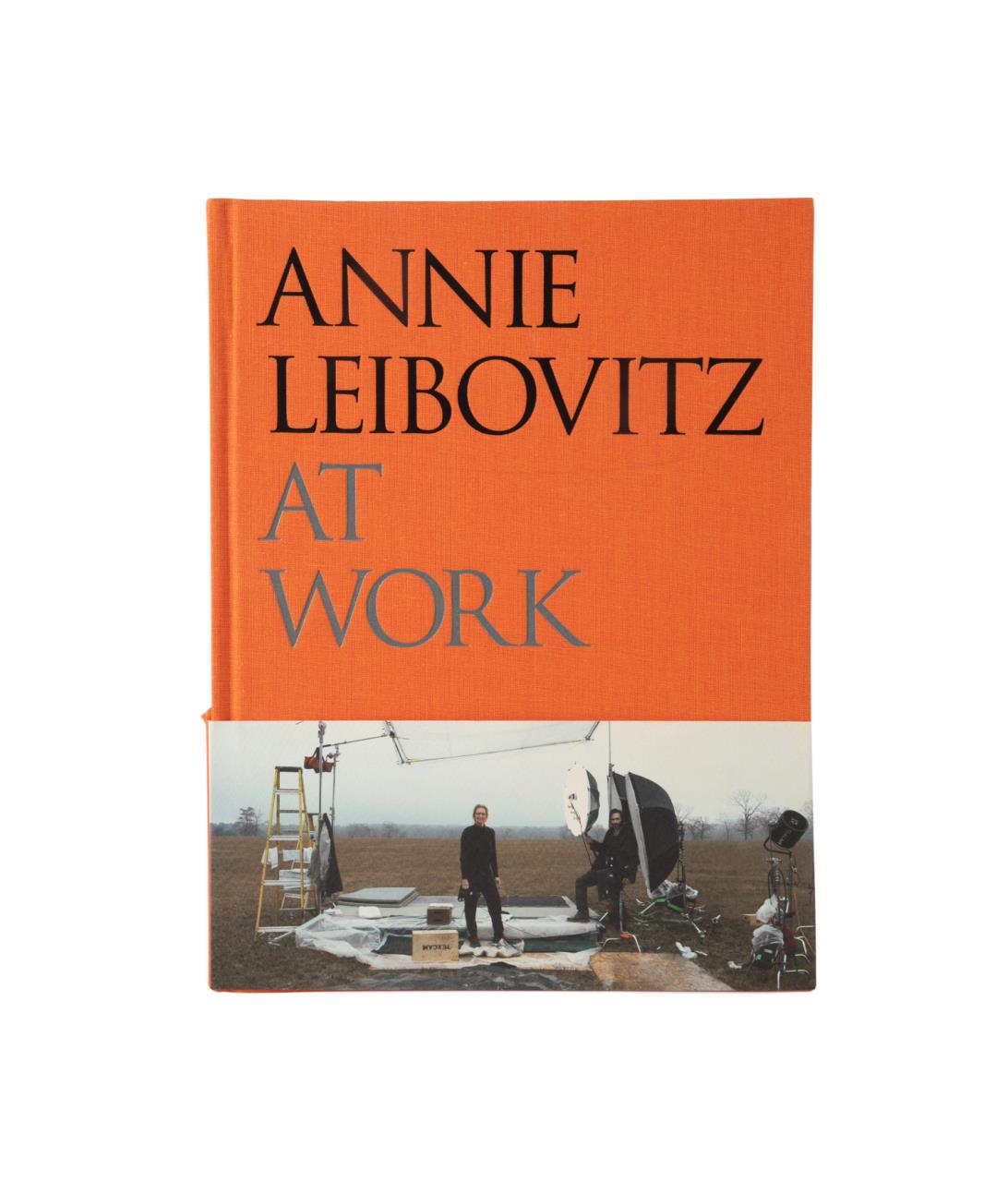 ANNIE LEIBOVITZ AT WORK SIGNED 3cd9c0