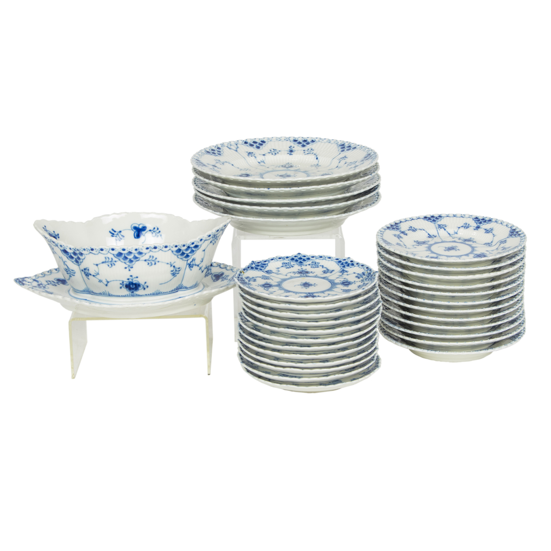 A ROYAL COPENHAGEN PORCELAIN PARTIAL 3cda28