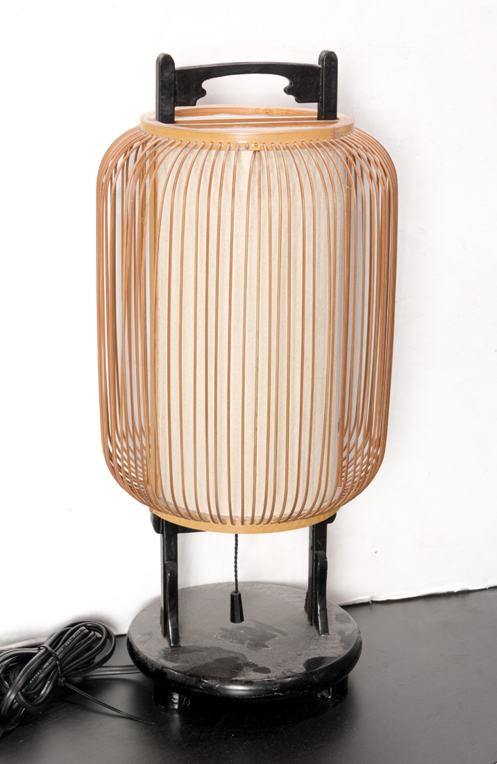 A CONTEMPORARY JAPANESE TABLE LAMP 3cdc27